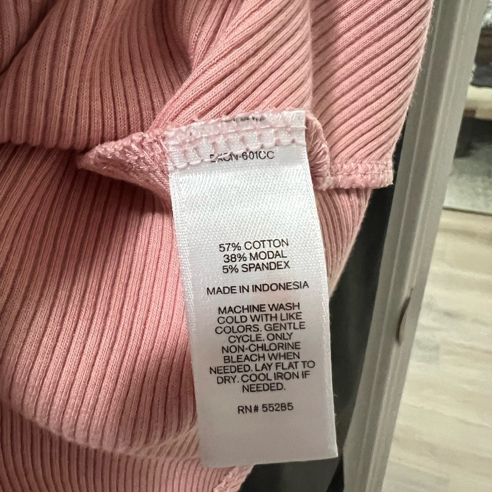 Express Ribbed Pink Top - Picture 6 of 6